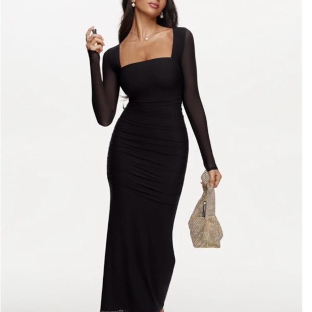 ReoRia Black Long-Sleeve Square-Neck Bodycon Gown